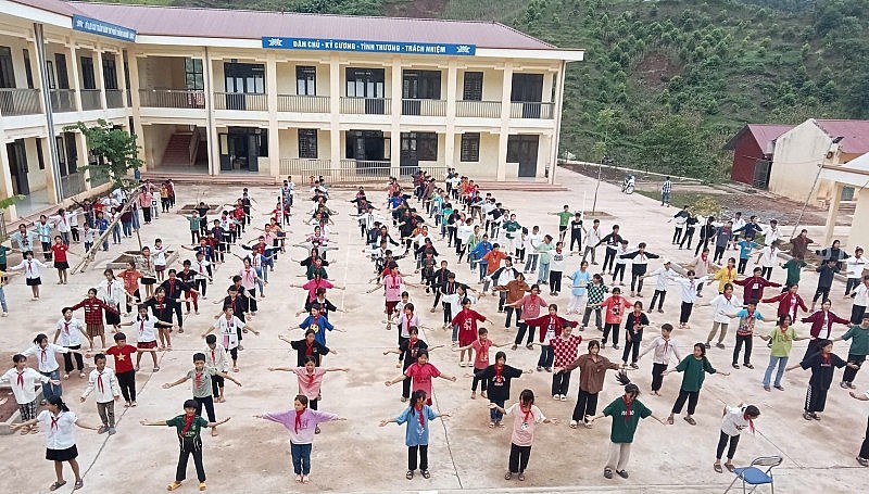Từ những lớp học tạm ở A Pa Chải đến tỷ lệ tốt nghiệp 100% Từ những lớp học tạm ở A Pa Chải đến tỷ lệ tốt nghiệp 100%