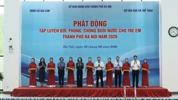 ha noi phat dong tap luyen boi tang ky nang phong chong duoi nuoc cho tre em