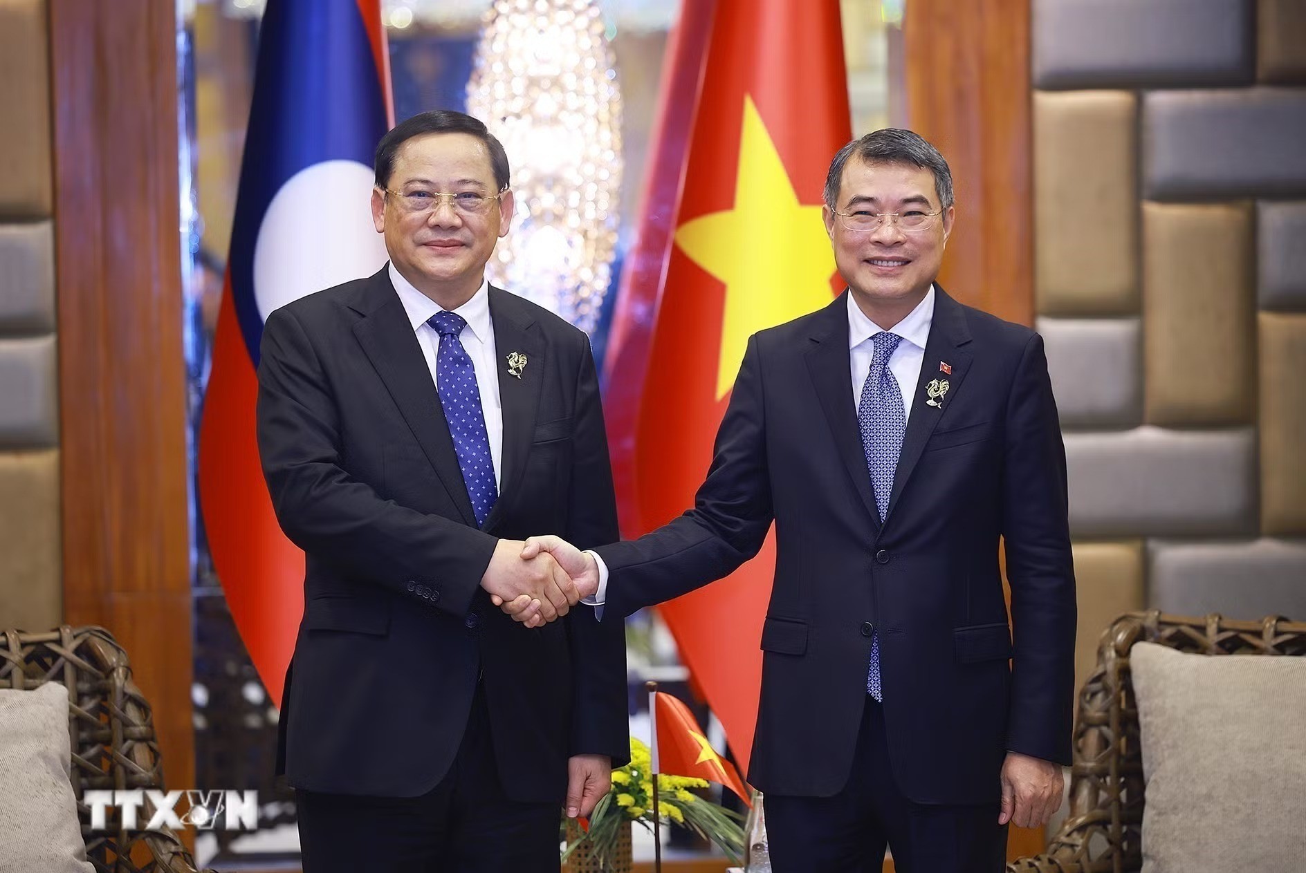 Thủ tướng Lê Minh Hưng gặp Thủ tướng Lào Sonexay Siphandone nhân chuyến tham dự Hội nghị Cấp cao ASEAN lần thứ 48 tại Cebu, Philippines. (Ảnh: Dương Giang/TTXVN) Thủ tướng Lê Minh Hưng gặp Thủ tướng Lào Sonexay Siphandone nhân chuyến tham dự Hội nghị Cấp cao ASEAN lần thứ 48 tại Cebu, Philippines. (Ảnh: Dương Giang/TTXVN)