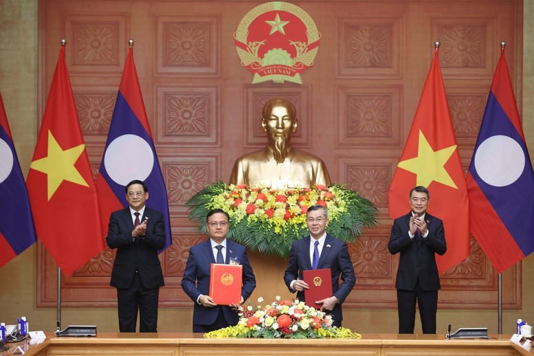 Việt Nam và Lào trao nhiều văn kiện hợp tác quan trọng Việt Nam và Lào trao nhiều văn kiện hợp tác quan trọng