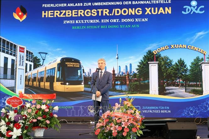 Đại sứ Nguyễn Đắc Thành phát biểu tại buổi lễ. Ảnh: Thu Hằng/PV TTXVN tại Đức Đại sứ Nguyễn Đắc Thành phát biểu tại buổi lễ. Ảnh: Thu Hằng/PV TTXVN tại Đức