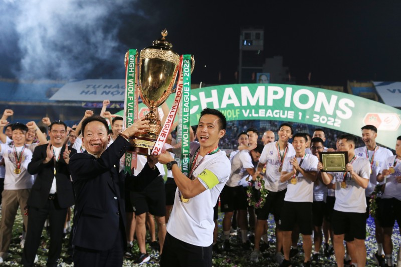 Ảnh 1: CLB bóng đá Hà Nội là đội bóng giàu thành tích bậc nhất kỷ nguyên V.League. Ảnh 1: CLB bóng đá Hà Nội là đội bóng giàu thành tích bậc nhất kỷ nguyên V.League.