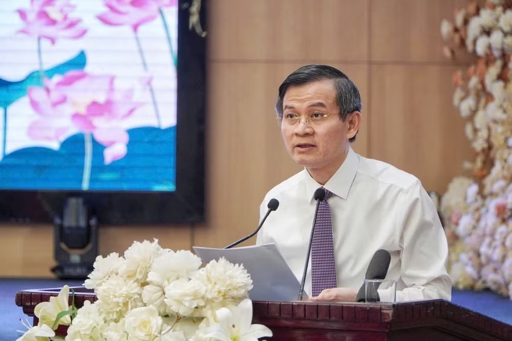 Đoàn Minh Huấn, Ủy viên Bộ Chính trị, Giám đốc Học viện Chính trị quốc gia Hồ Chí Minh phát biểu đề dẫn hội thảo.