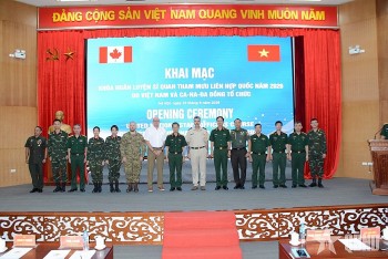 viet nam canada khai mac khoa huan luyen si quan tham muu lien hop quoc dat chuan quoc te