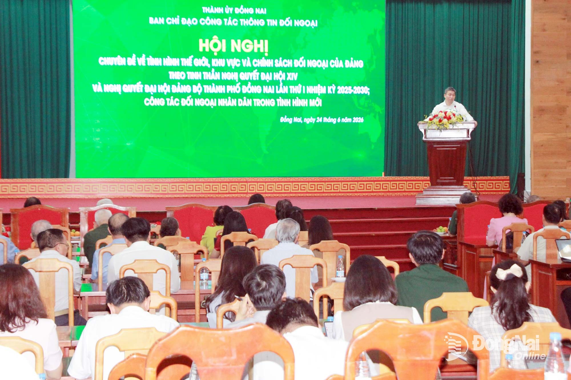 Gần 200 đại biểu được cập nhật chính sách đối ngoại và công tác đối ngoại nhân dân Gần 200 đại biểu được cập nhật chính sách đối ngoại và công tác đối ngoại nhân dân