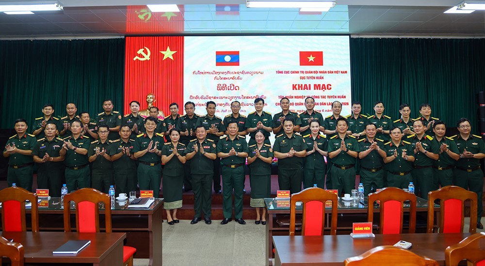 Khai mạc tập huấn nghiệp vụ công tác tuyên huấn cho cán bộ Quân đội nhân dân Lào năm 2026. (Ảnh: Cổng TTĐT Bộ Quốc phòng) Khai mạc tập huấn nghiệp vụ công tác tuyên huấn cho cán bộ Quân đội nhân dân Lào năm 2026. (Ảnh: Cổng TTĐT Bộ Quốc phòng)