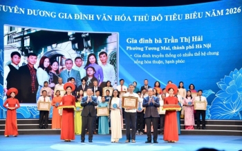 126 gia dinh van hoa tieu bieu to tham vuon hoa dep cua thu do