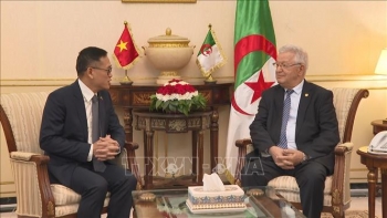 chu tich hoi dong quoc gia algeria bay to mong muon tang cuong quan he voi quoc hoi viet nam