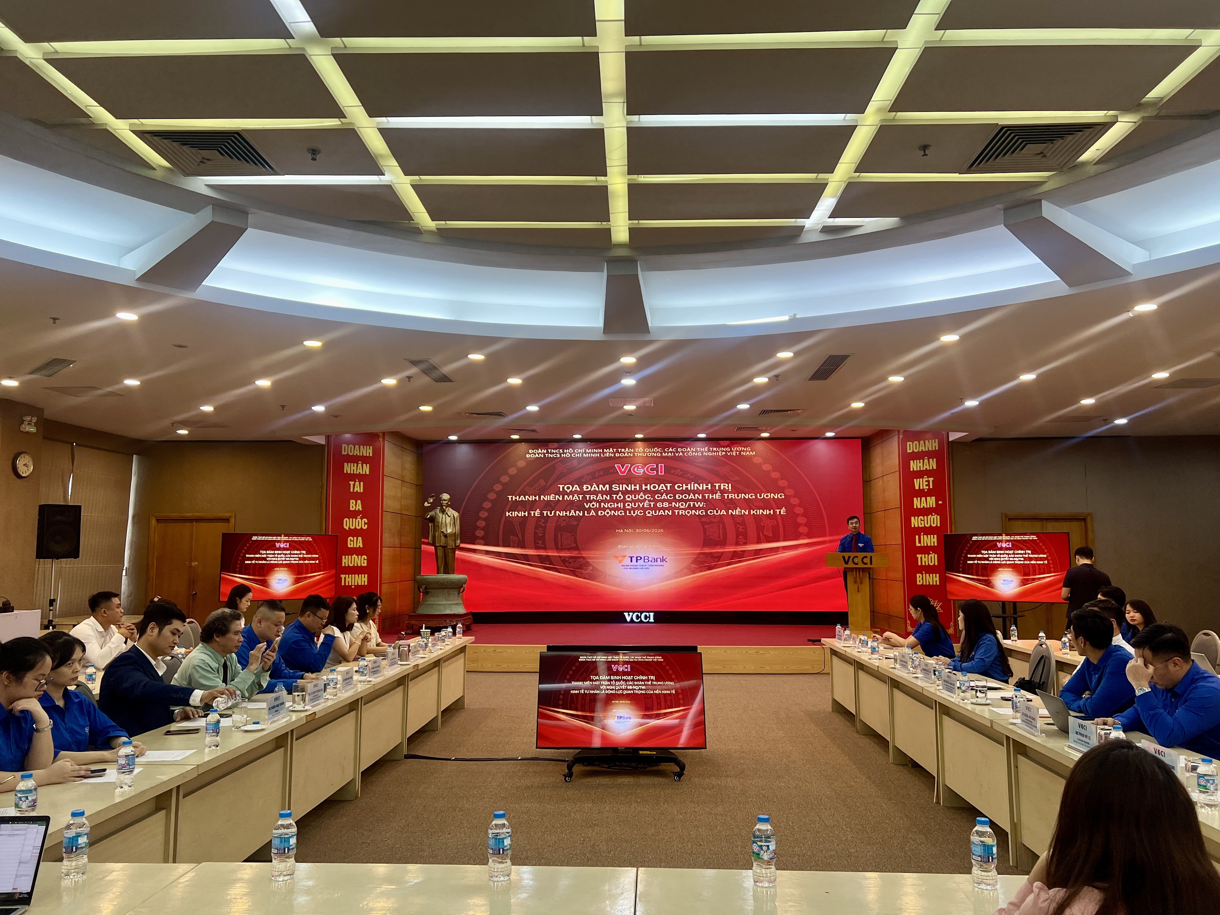 Muốn phát triển kinh tế tư nhân, thanh niên phải làm chủ AI và đổi mới sáng tạo Thanh niên phải làm chủ AI và đổi mới sáng tạo