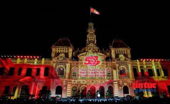 tp ho chi minh ke cau chuyen 50 nam bang anh sang 3d mapping