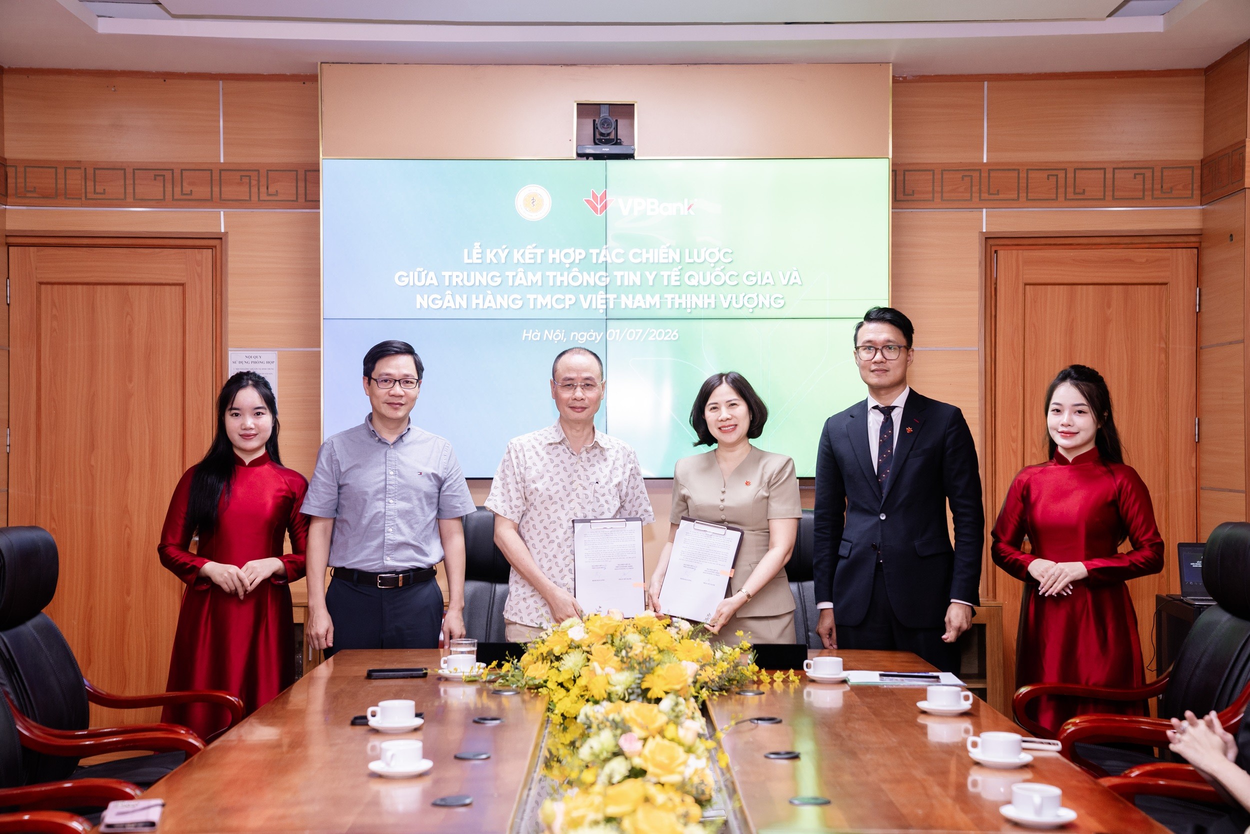 Đại diện VPBank và Trung tâm Thông tin Y tế Quốc gia ký kết Biên bản ghi nhớ hợp tác Đại diện VPBank và Trung tâm Thông tin Y tế Quốc gia ký kết Biên bản ghi nhớ hợp tác