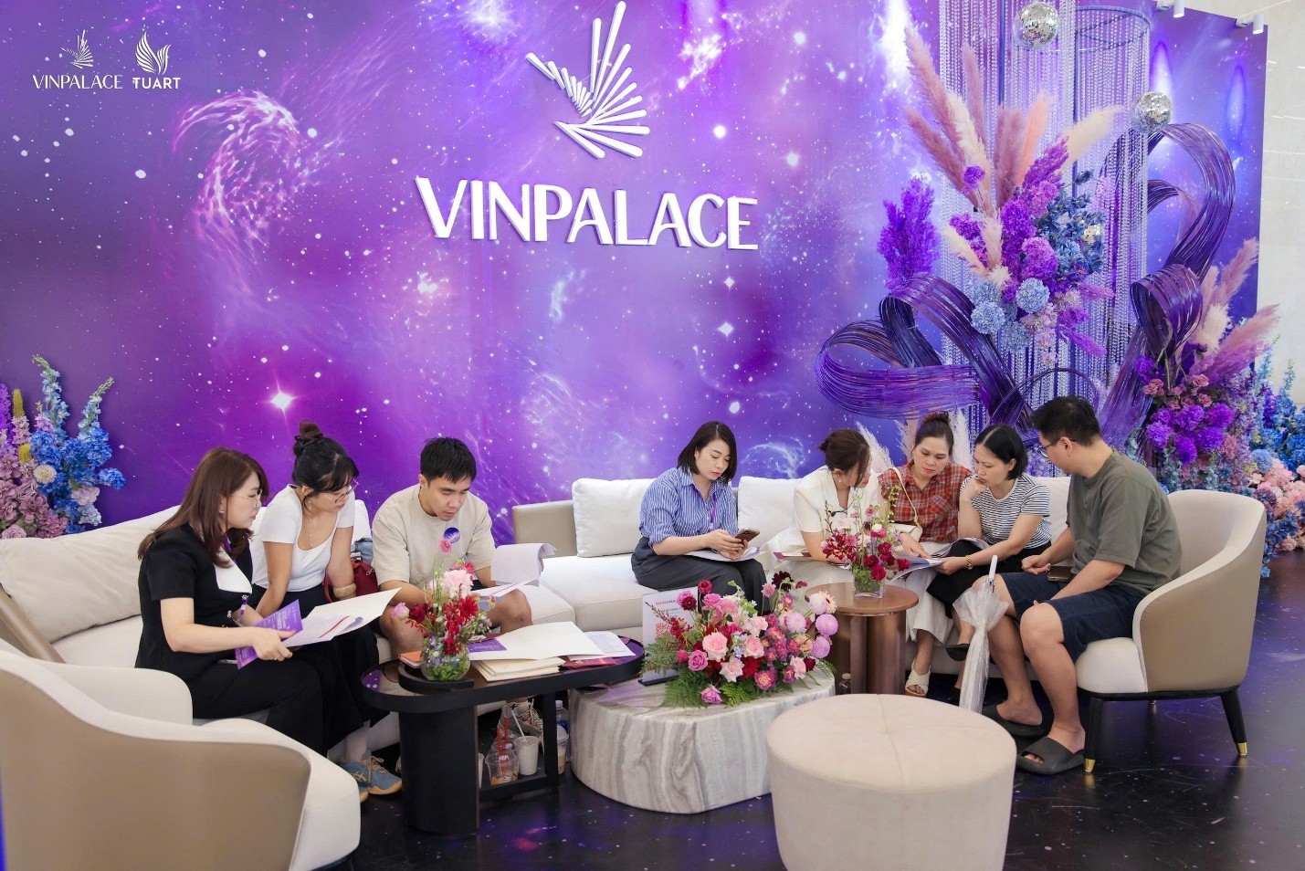 Hàng nghìn khách đổ về The Vietnam Grand WeddX 2026, choáng ngợp trước “đại tiệc cưới” lớn bậc nhất Việt Nam Hàng nghìn khách đổ về The Vietnam Grand WeddX 2026, choáng ngợp trước “đại tiệc cưới” lớn bậc nhất Việt Nam