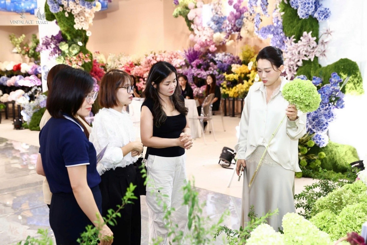 Hàng nghìn khách đổ về The Vietnam Grand WeddX 2026, choáng ngợp trước “đại tiệc cưới” lớn bậc nhất Việt Nam Hàng nghìn khách đổ về The Vietnam Grand WeddX 2026, choáng ngợp trước “đại tiệc cưới” lớn bậc nhất Việt Nam