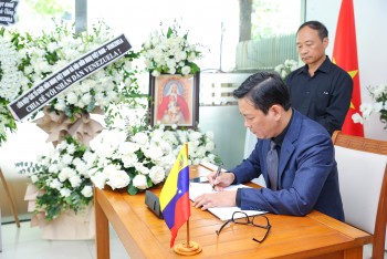 lien hiep cac to chuc huu nghi viet nam ghi so tang tuong niem nan nhan dong dat venezuela