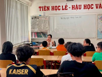 khai giang lop hoc tieng viet he 2026 tai ch sec