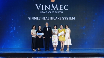 vinmec lap hat trick tai hr asia awards khang dinh chien luoc lay con nguoi lam goc