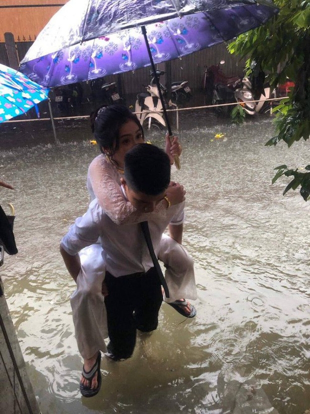 buc anh chu re cong co dau trong tran lut lich su o vinh bong dung noi tieng