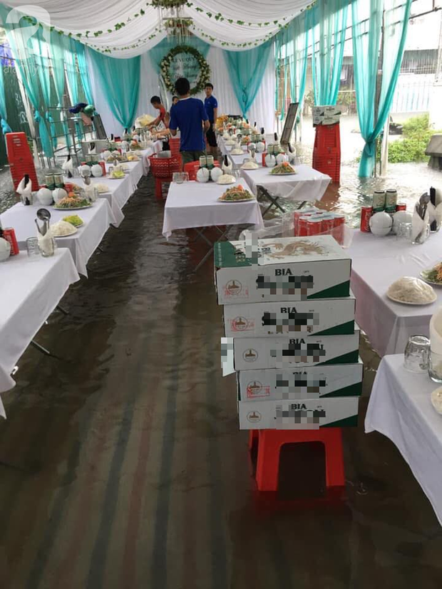 buc anh chu re cong co dau trong tran lut lich su o vinh bong dung noi tieng