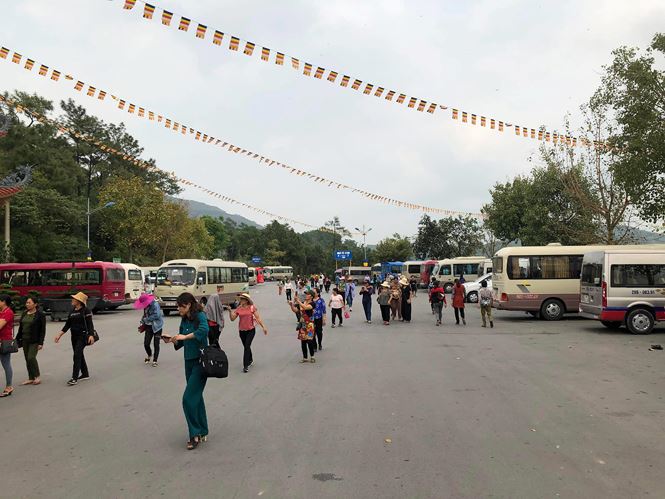 du khach van un un do ve ba vang sau bao truc vong