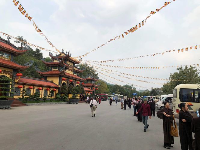 du khach van un un do ve ba vang sau bao truc vong