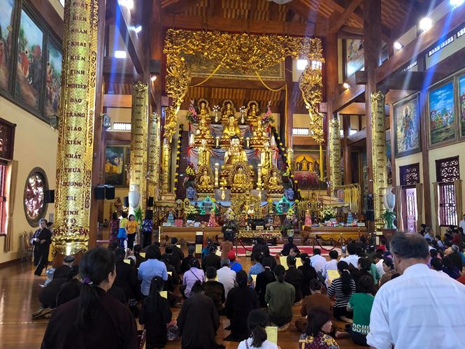 du khach van un un do ve ba vang sau bao truc vong