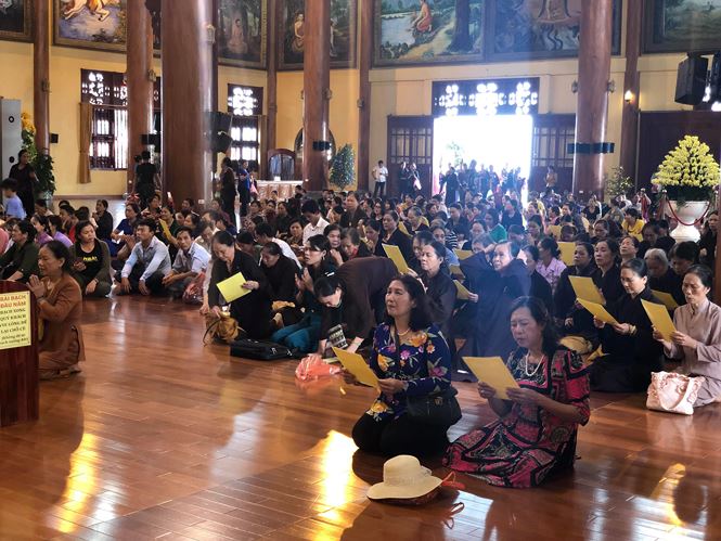 du khach van un un do ve ba vang sau bao truc vong