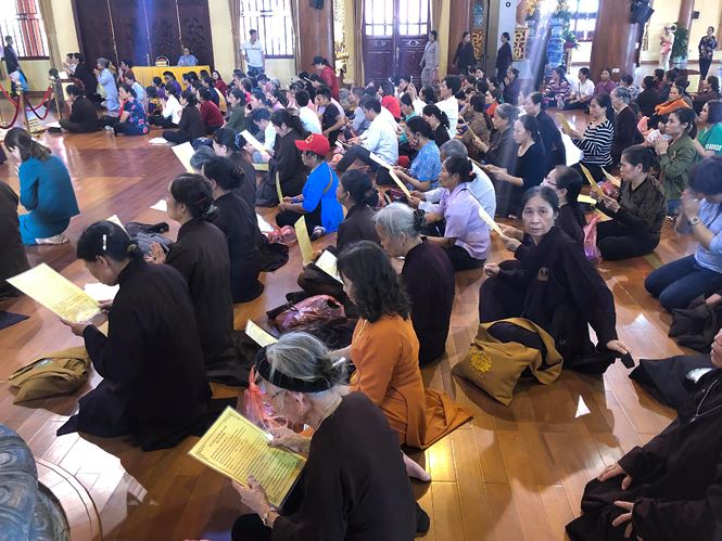 du khach van un un do ve ba vang sau bao truc vong