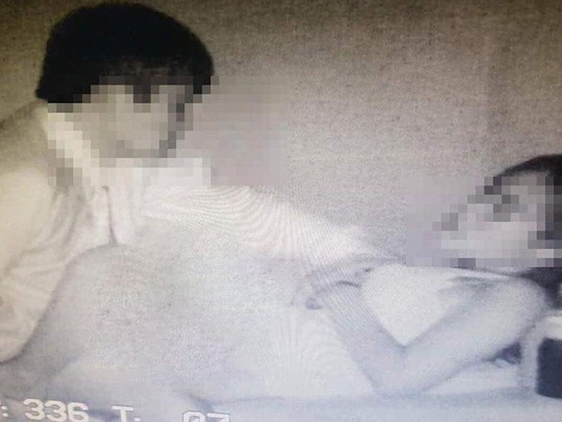 dam o trong thang may can lap ngay canh bao co camera