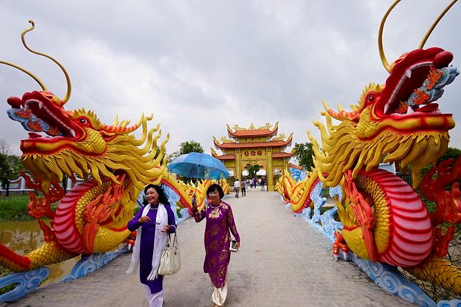 he lo hinh anh ngoi den moi trong nha tho to hon 100 ti cua hoai linh