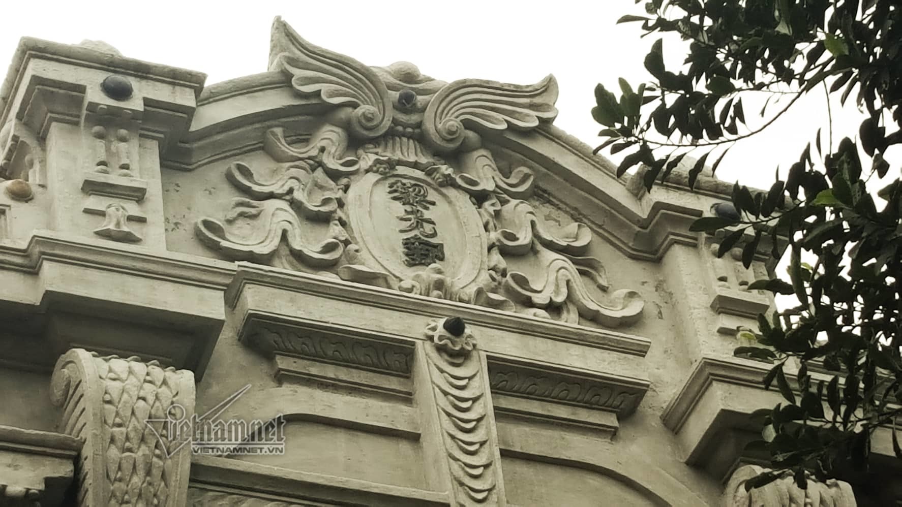 biet thu tram nam cua dai gia bat trang bi mat khong muon roi di