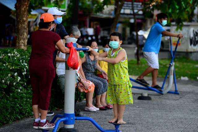 nguoi dan sai gon dao pho ha noi mo hang chuan bi don khach ngay dau dung cach ly