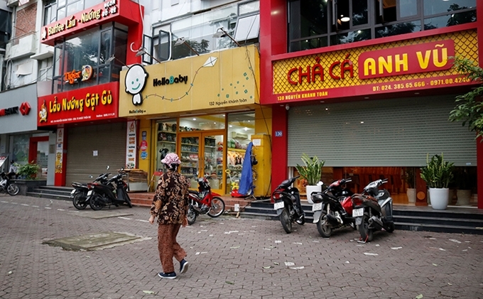 nguoi dan sai gon dao pho ha noi mo hang chuan bi don khach ngay dau dung cach ly