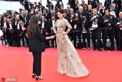 sao nu trung quoc len tieng sau vu bi duoi kheo khoi tham do cannes