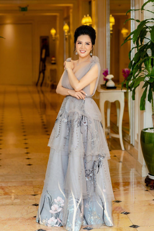cuoc tinh cua dinh hien anh va thu truong vua bi ky luat canh cao