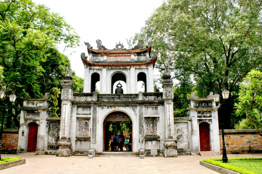 du lich ha noi 1 ngay du khach nen di dau an gi nghi o dau