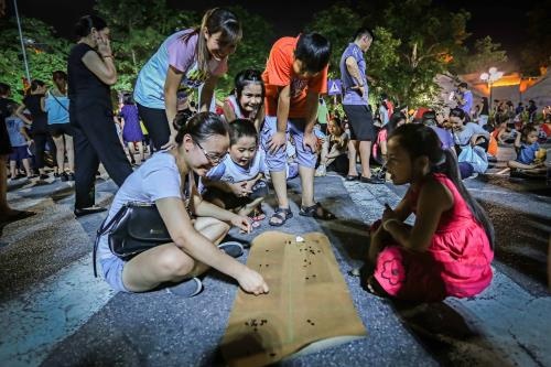 Du lịch "nội đô": gia đình thu nhập thấp vừa tiết kiệm vừa vui xả láng du lich noi do gia dinh thu nhap thap vua tiet kiem vua vui xa lang