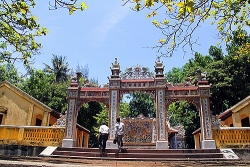 vi the cua bien trong con mat cac vua dau trieu nguyen
