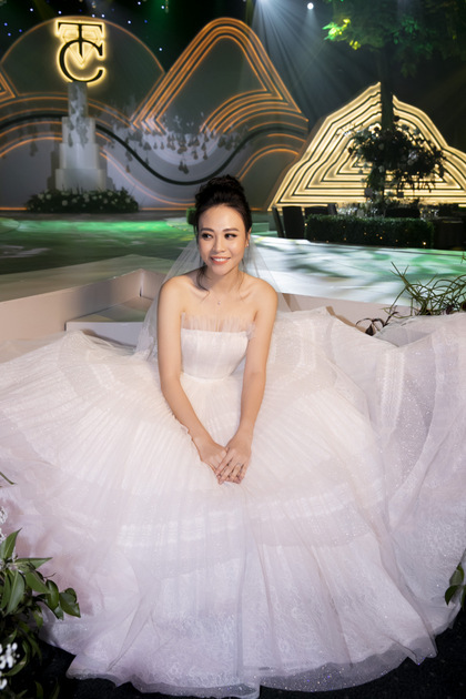 nhung hinh anh dac biet nhat ve dam cuoi cuong dola dam thu trang