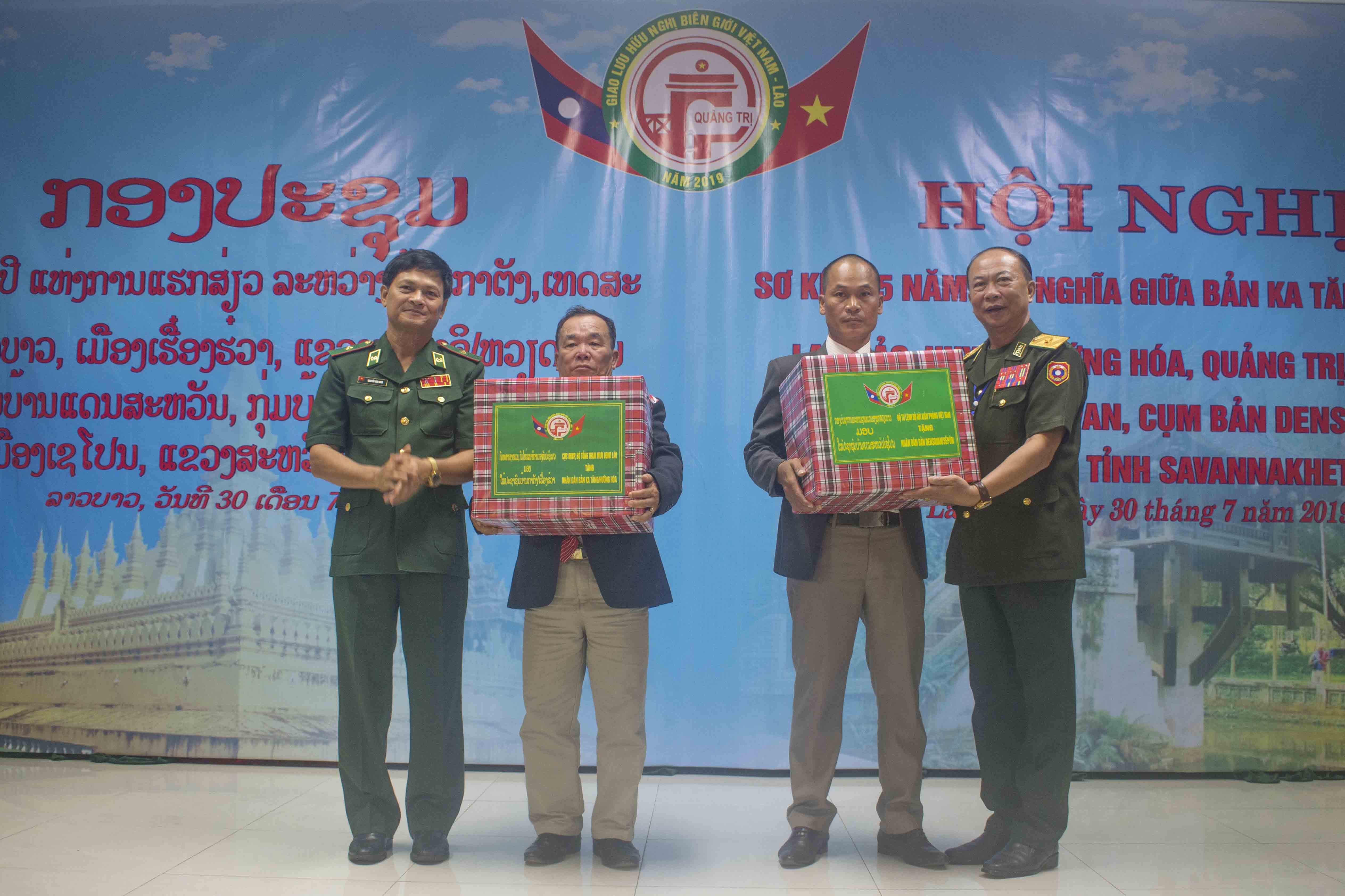 sau nang nghia tinh hai ben bien gioi