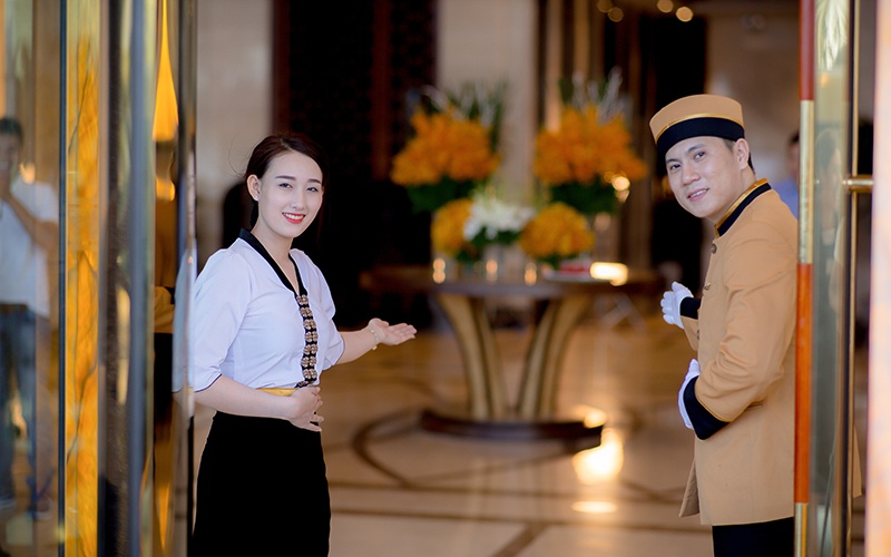 vi sao cac khach san thuong nhan phong vao luc 14h va tra phong truoc 12h