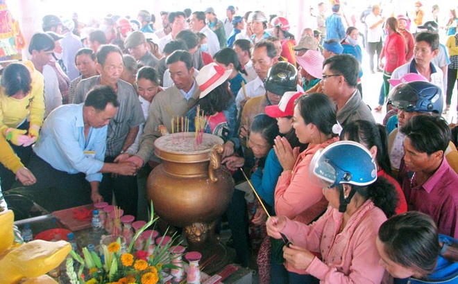 hoi nghinh ong la gi vi sao hoi nay duoc coi la le hoi nuoc lon nhat cua ngu dan