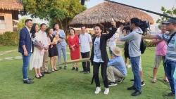 Dàn diễn viên "Về nhà đi con" đồng loạt đăng status sau khi phim kết thúc