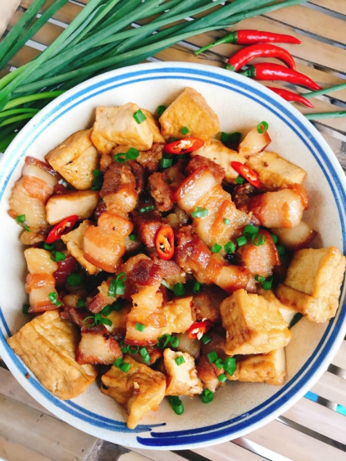 cach kho thit lon voi dau phu ngon nhat ca nha an mot mieng la thich me