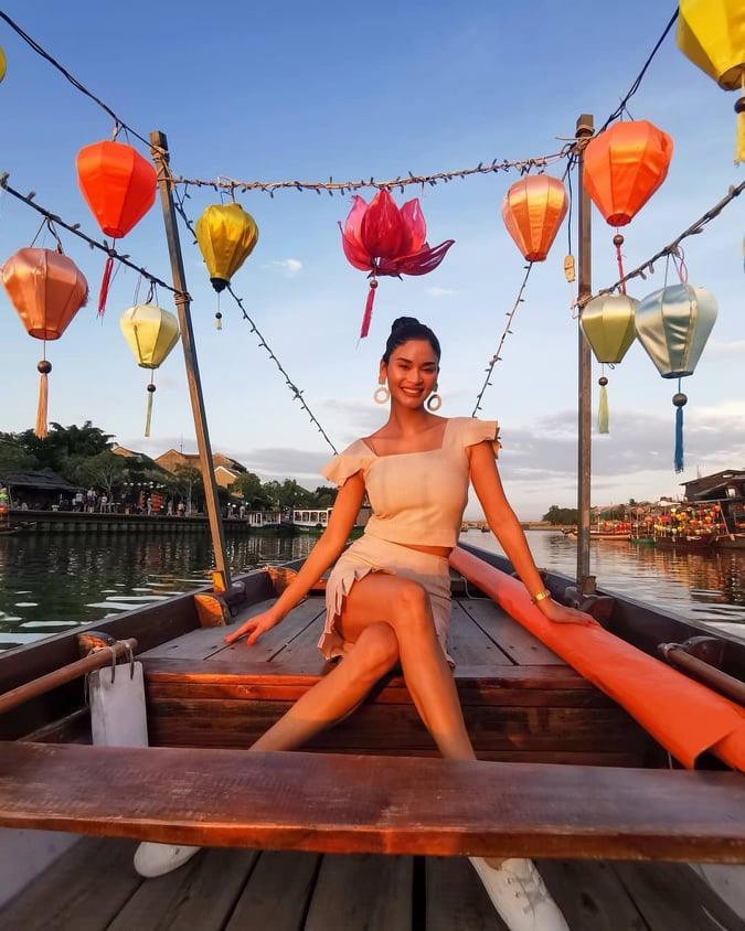 loat hoa hau nguoi dep noi tieng the gioi den viet nam nghi duong