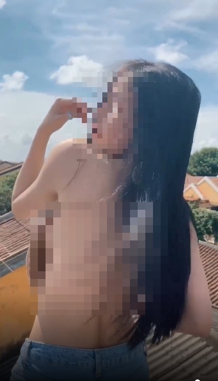 chu quan ca phe noi co gai ban khoa than quay clip o hoi an len tieng