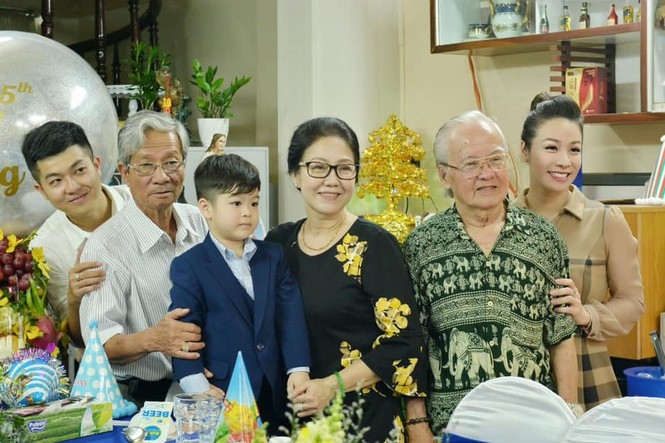 vi con cac sao viet van sum hop du da chia tay