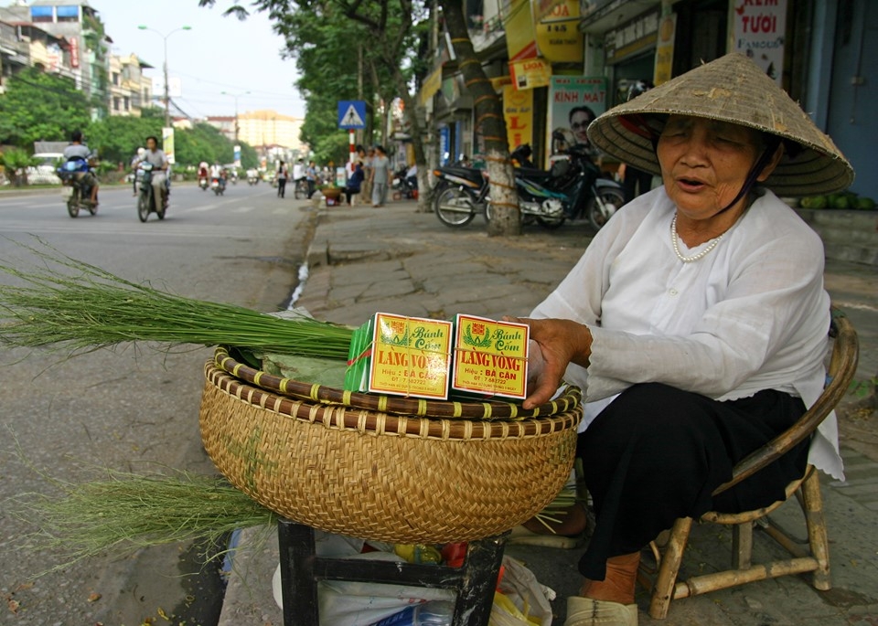 com lang vong tru danh va cau chuyen ve nghe lam com