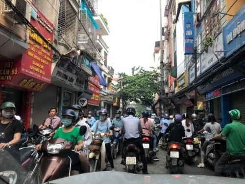 ha noi lai xe di nguoc chieu con danh chui nguoi nhac nho