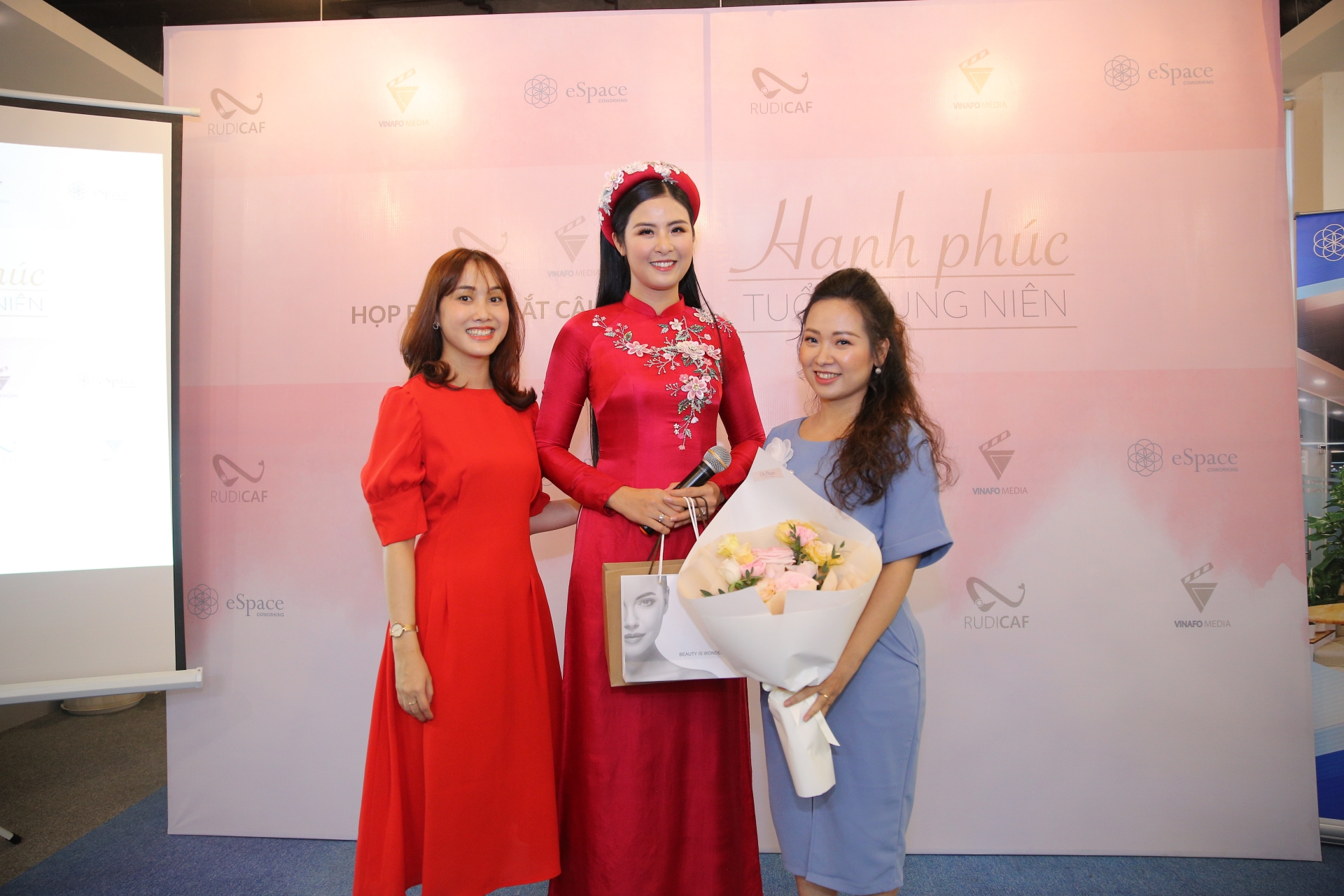 hoa hau ngoc han toi co duyen lam mai moi nhung chua dam nao thanh cong