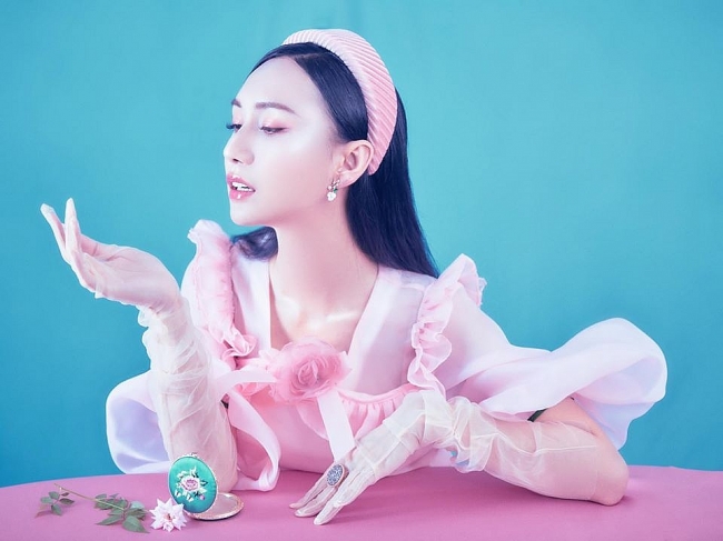 Lynk Lee hoá quý cô đài các khiến ai nấy đều ngoái nhìn